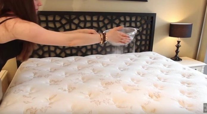 She Pours Baking Soda All Over Her Bed. Minutes Later? I Have To Try This!