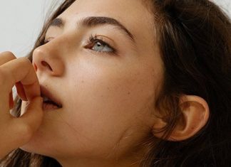 It turns out that people who talk to themselves are geniuses