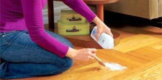 She Sprinkles Baby Powder On Her Floor To Solve A Common Problem – These Tips Are Genius