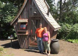 They Bought This Ultra Tiny Cabin – Take A Peek Inside