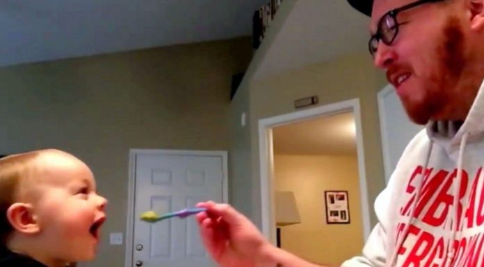 Baby Only Eats Green Beans For Daddy. When Mom Saw Why, She Couldn’t Stop Laughing