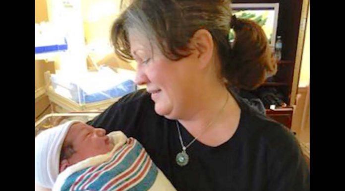 Grandma Texted The Wrong # Announcing Baby’s Birth – Just Wait Until You See How They Responded