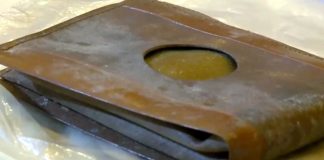 Workers Find A 71-Year-Old Wallet, And Can’t Believe Their Eyes When They Look Inside