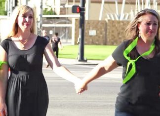 2 Moms Go Out To Help The Homeless. What They See Instead Has Them In Tears…